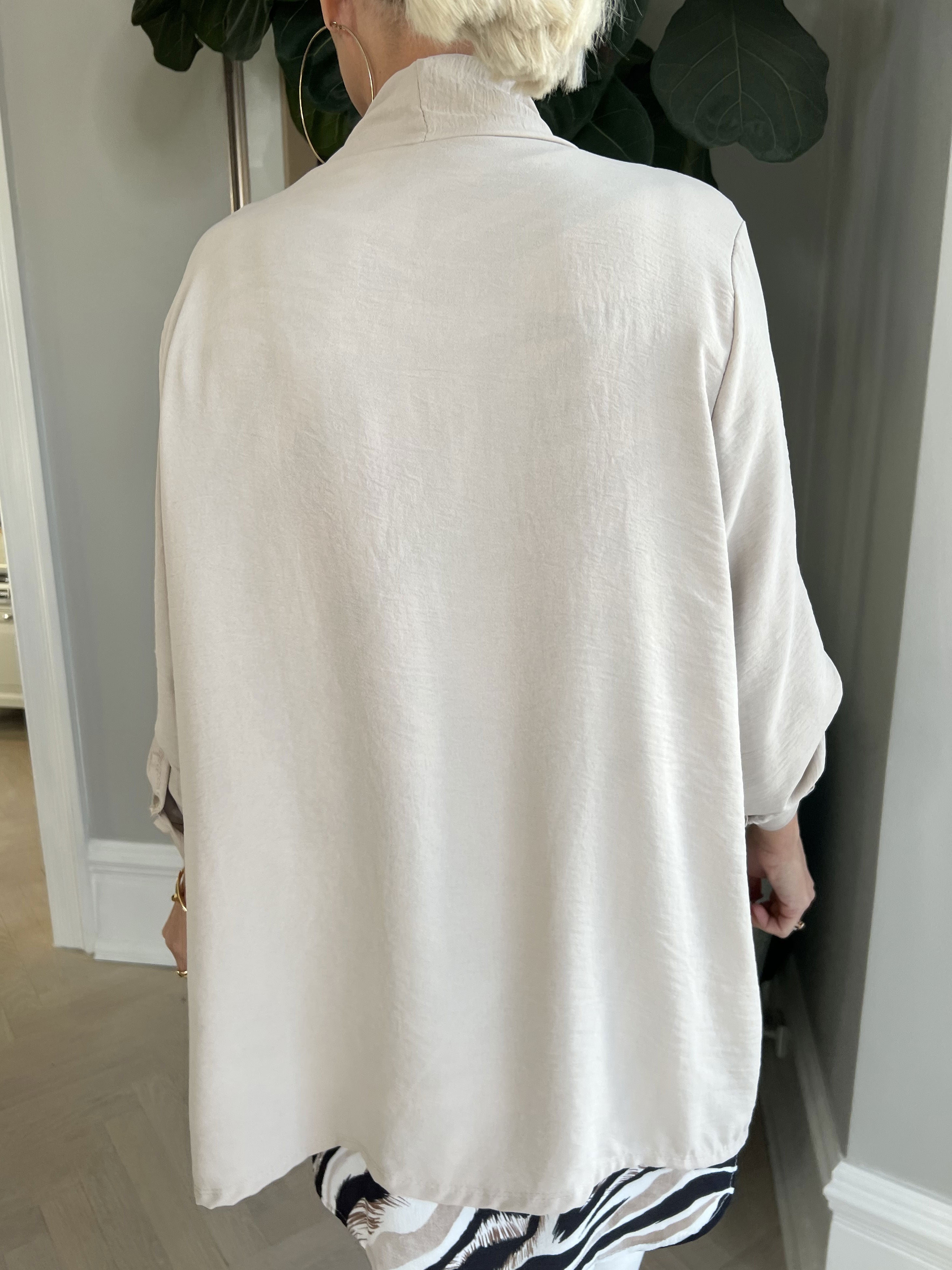 Dream - Enkel kofta i lätt och fint tyg